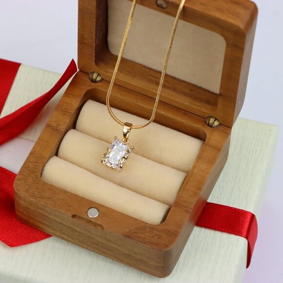 "Elegant Rose Gold Pendant with Rectangle Crystal and Filigree Frame, XPPT1383 - Picture 2 of 13